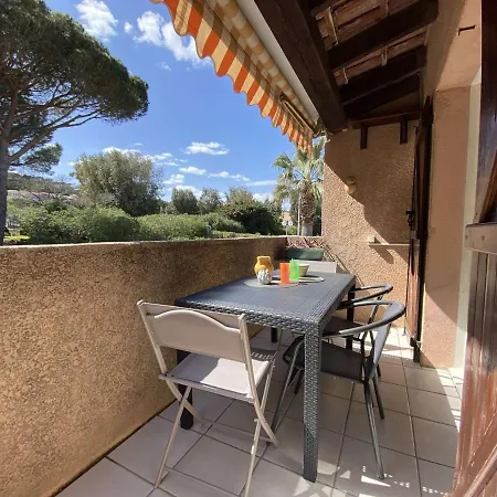 Sainte-maxime: 2 Pieces, Proximite Plage, Parking Inclus - Fr-1-226-523 *