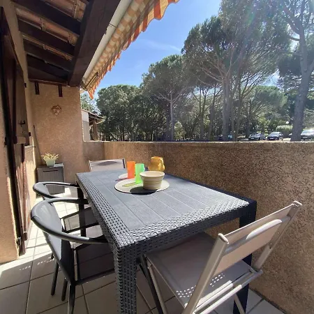 Sainte-maxime: 2 Pieces, Proximite Plage, Parking Inclus - Fr-1-226-523 Apartment *